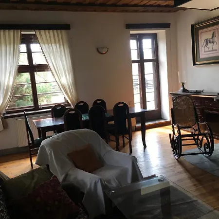 Dworek W Skajbotach 펜션